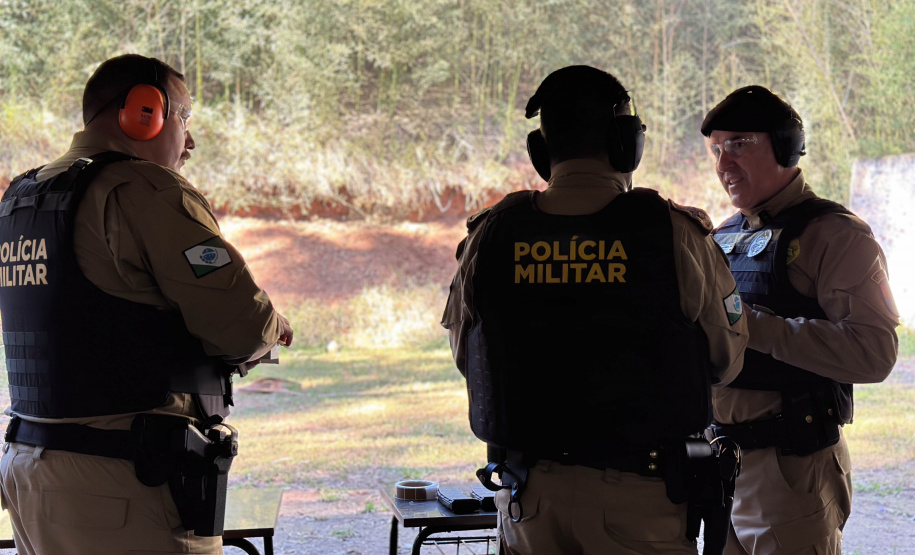 PMPR apresenta novos fuzis e simulador de tiro de alta tecnologia em evento na APMG