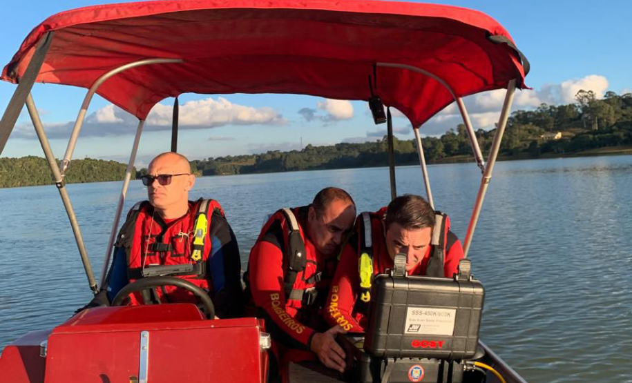 Sonar de alta tecnologia ajuda Corpo de Bombeiros do Paraná em buscas subaquáticas.
