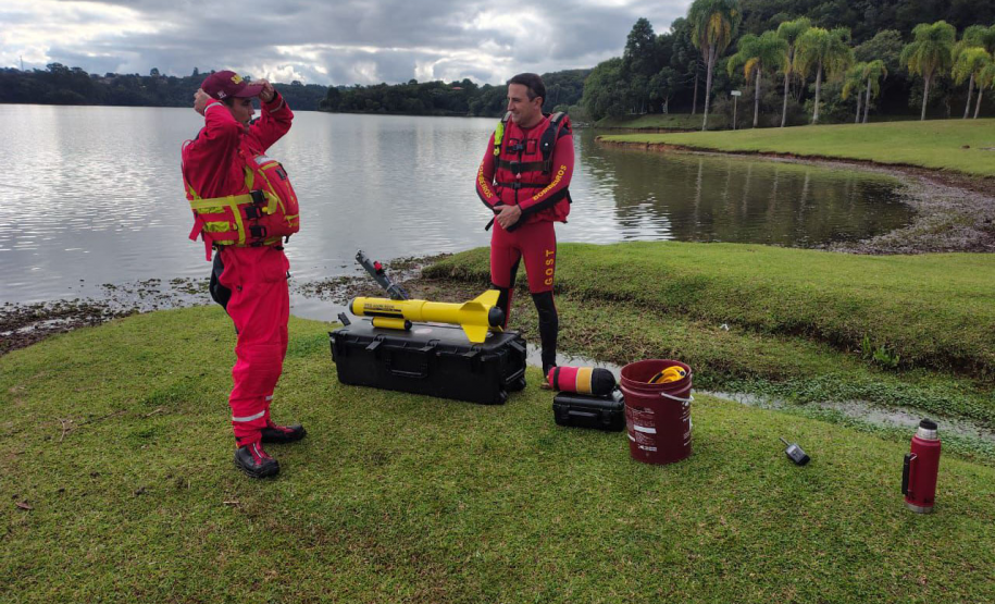 Sonar de alta tecnologia ajuda Corpo de Bombeiros do Paraná em buscas subaquáticas.