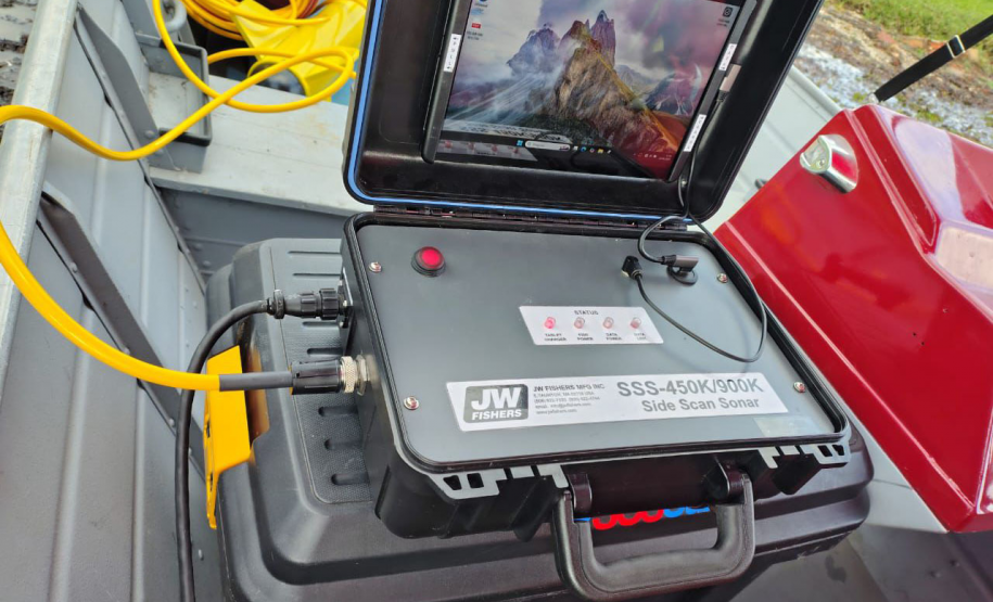 Sonar de alta tecnologia ajuda Corpo de Bombeiros do Paraná em buscas subaquáticas.