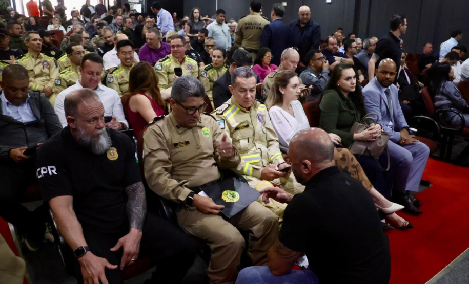 Forças de segurança intensificam diálogo com moradores da região Oeste