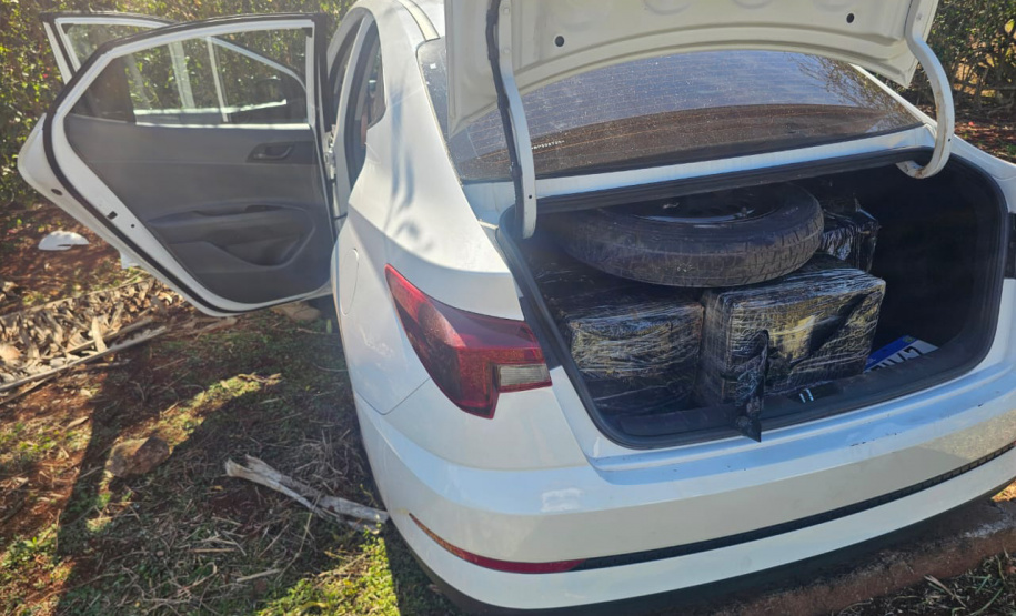 Ação integrada: PCPR, PMPR e PRF interceptam veículo com 468 quilos de maconha no Oeste