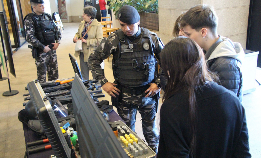 PMPR celebra 171 anos com exposição em shoppings e ações interativas