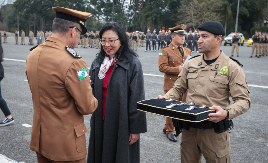 Autoridades do Estado recebem honrarias da Polícia Militar do Paraná