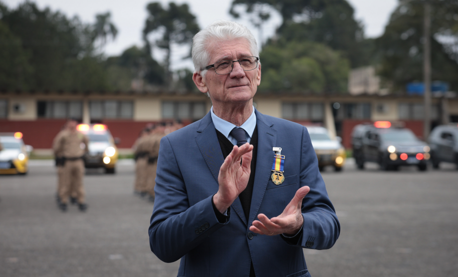 Autoridades do Estado recebem honrarias da Polícia Militar do Paraná