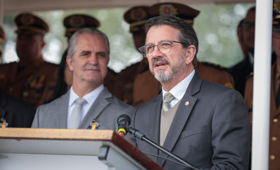 Autoridades do Estado recebem honrarias da Polícia Militar do Paraná
