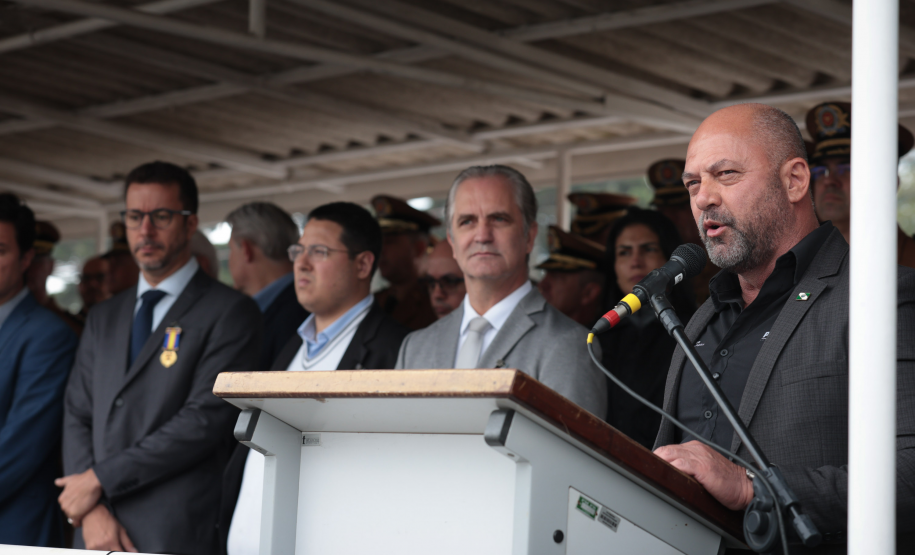 Autoridades do Estado recebem honrarias da Polícia Militar do Paraná