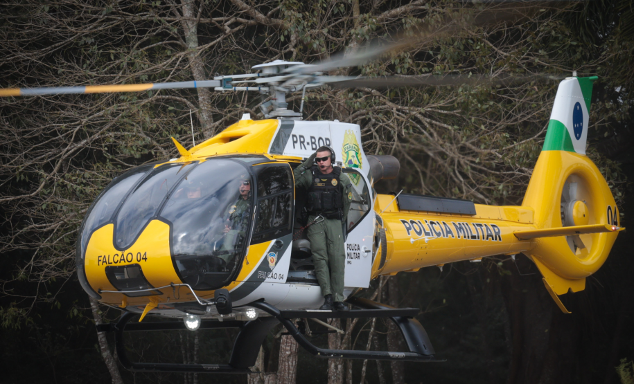 Autoridades do Estado recebem honrarias da Polícia Militar do Paraná