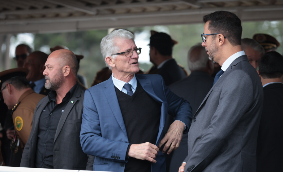 Autoridades do Estado recebem honrarias da Polícia Militar do Paraná