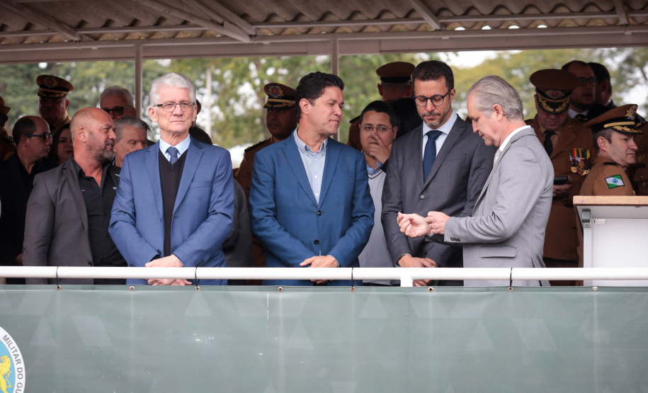 Autoridades do Estado recebem honrarias da Polícia Militar do Paraná