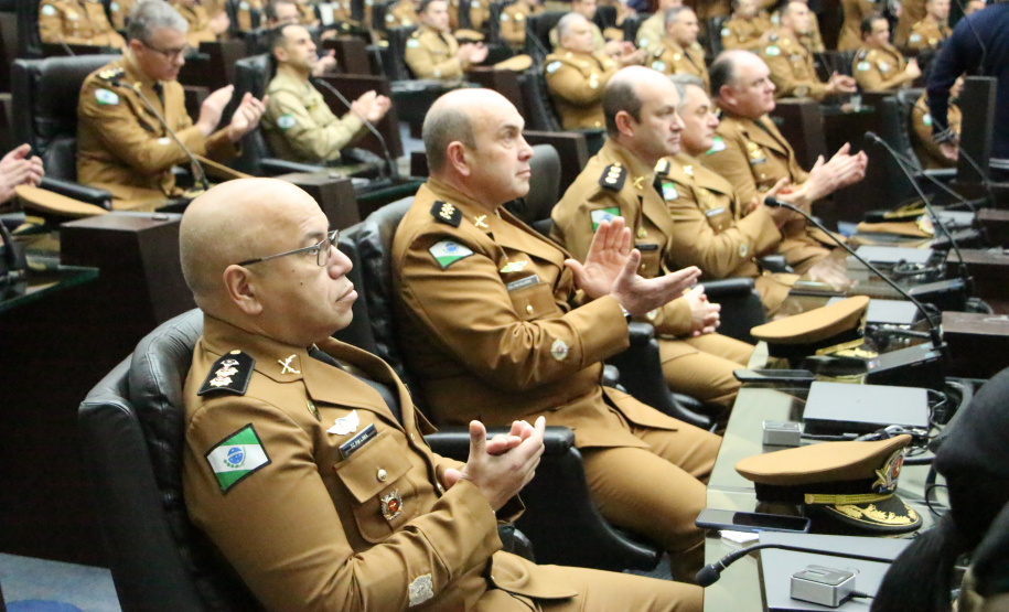 Sessão Solene na Assembleia Legislativa do Paraná celebra 171 anos da PMPR com homenagem a policiais militares
