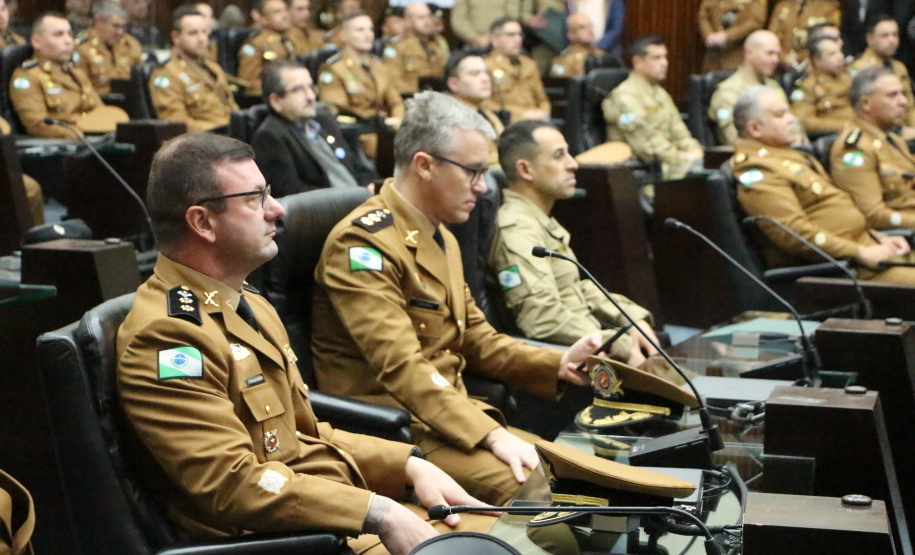 Sessão Solene na Assembleia Legislativa do Paraná celebra 171 anos da PMPR com homenagem a policiais militares