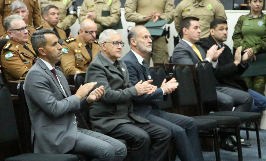 Sessão Solene na Assembleia Legislativa do Paraná celebra 171 anos da PMPR com homenagem a policiais militares