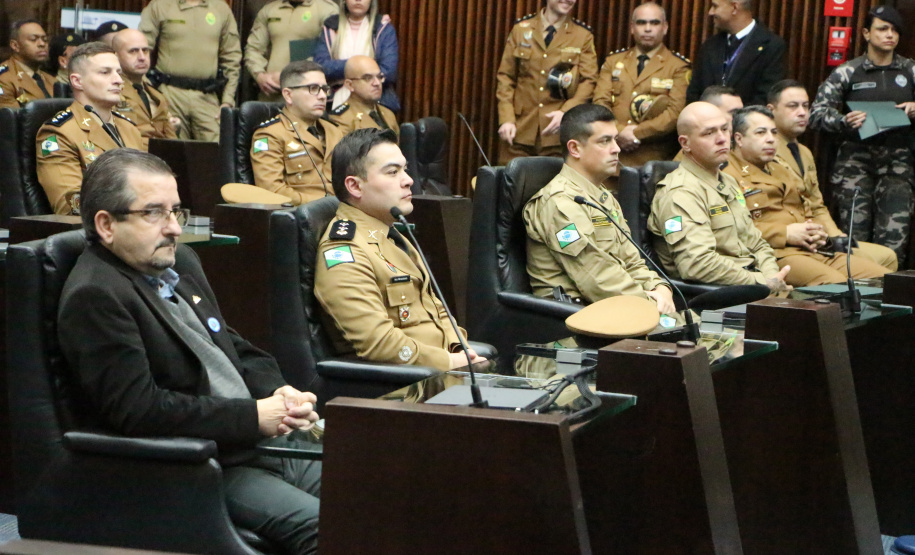 Sessão Solene na Assembleia Legislativa do Paraná celebra 171 anos da PMPR com homenagem a policiais militares