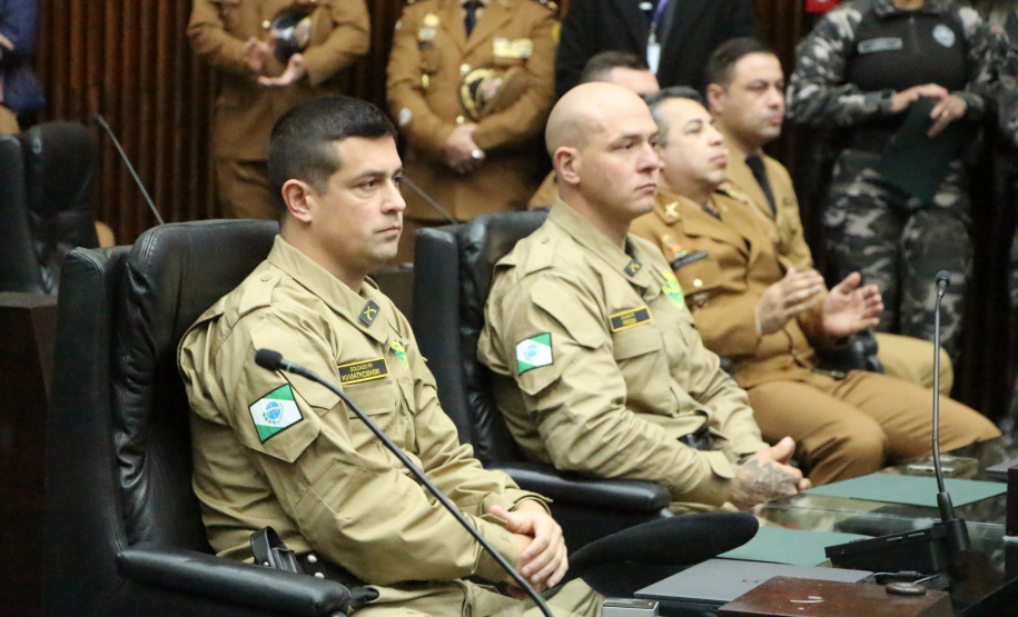 Sessão Solene na Assembleia Legislativa do Paraná celebra 171 anos da PMPR com homenagem a policiais militares