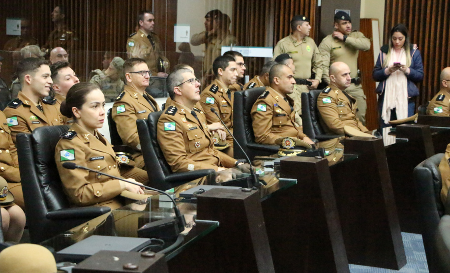 Sessão Solene na Assembleia Legislativa do Paraná celebra 171 anos da PMPR com homenagem a policiais militares