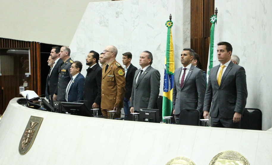 Sessão Solene na Assembleia Legislativa do Paraná celebra 171 anos da PMPR com homenagem a policiais militares