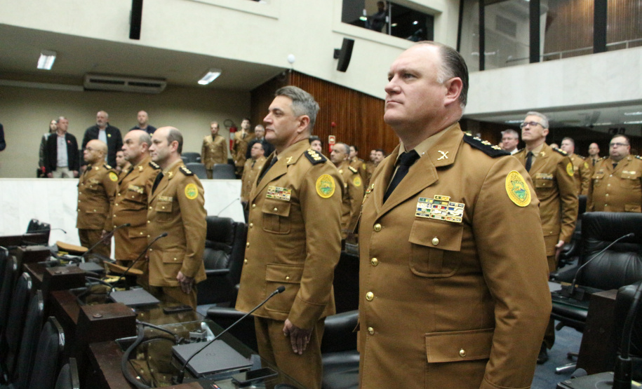 Sessão Solene na Assembleia Legislativa do Paraná celebra 171 anos da PMPR com homenagem a policiais militares