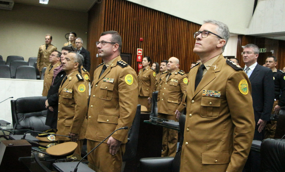 Sessão Solene na Assembleia Legislativa do Paraná celebra 171 anos da PMPR com homenagem a policiais militares