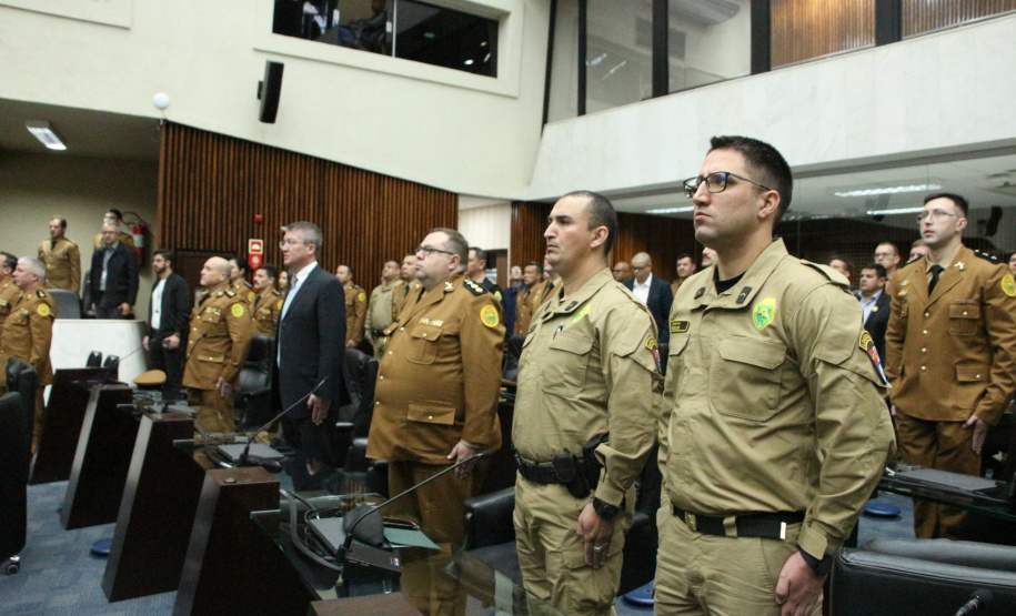 Sessão Solene na Assembleia Legislativa do Paraná celebra 171 anos da PMPR com homenagem a policiais militares