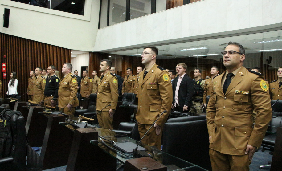 Sessão Solene na Assembleia Legislativa do Paraná celebra 171 anos da PMPR com homenagem a policiais militares