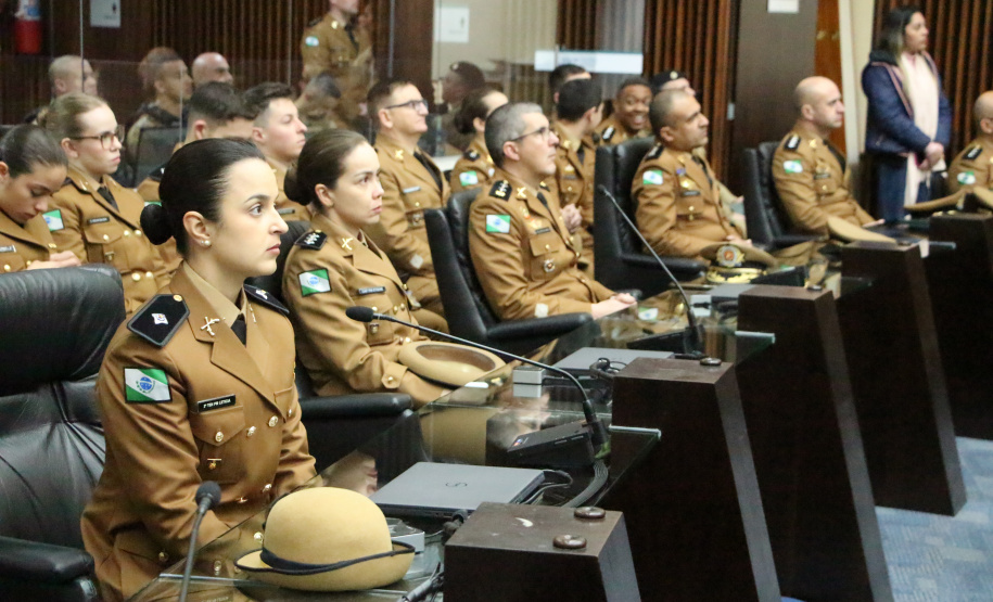 Sessão Solene na Assembleia Legislativa do Paraná celebra 171 anos da PMPR com homenagem a policiais militares