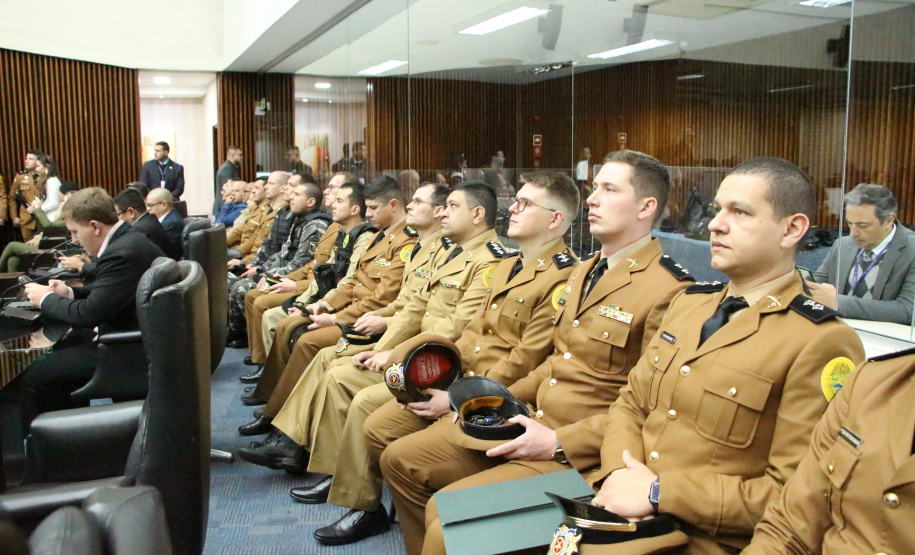 Sessão Solene na Assembleia Legislativa do Paraná celebra 171 anos da PMPR com homenagem a policiais militares