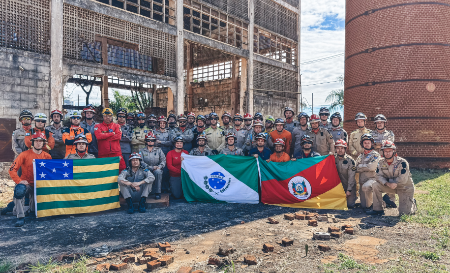 Padrão internacional: bombeiros concluem curso de protocolos da ONU para deslizamentos