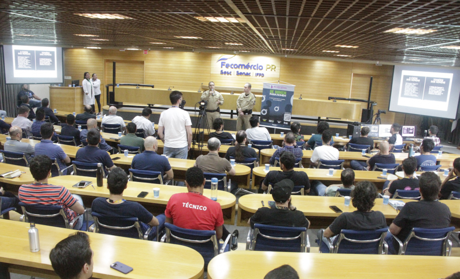 Policiais dialogam com 42 mil homens em ação de combate à violência contra a mulher