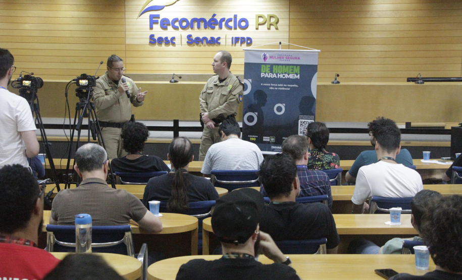 Policiais dialogam com 42 mil homens em ação de combate à violência contra a mulher