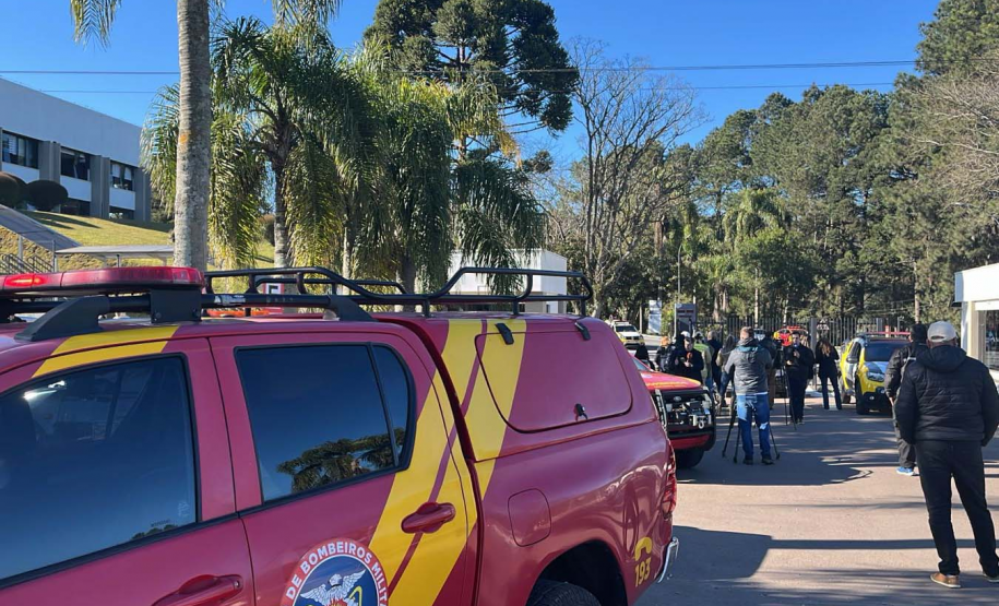 Bombeiros e PMPR estão mobilizados para atender explosão em fábrica na RMC