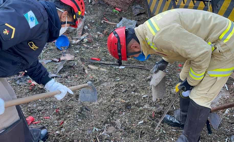 Dedicação total: 50 profissionais estão envolvidos nas buscas por vestígios da explosão na RMC