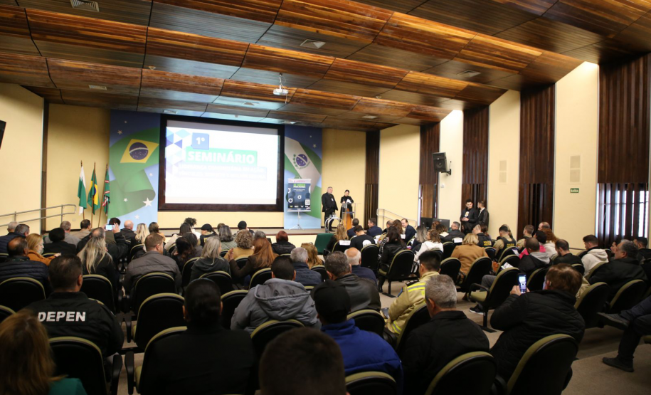 Segurança Pública debate ações contra violência de gênero nas regionais de Curitiba