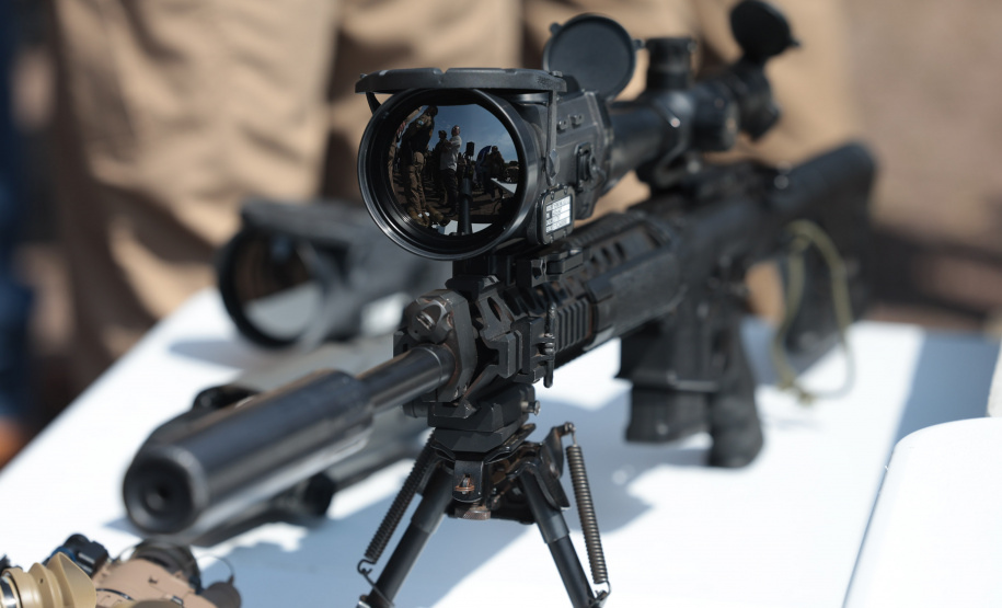 Policiais equipados: forças especiais de segurança do Paraná recebem 1,5 mil fuzis