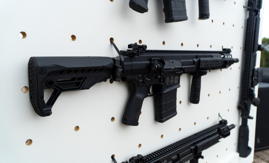 Policiais equipados: forças especiais de segurança do Paraná recebem 1,5 mil fuzis