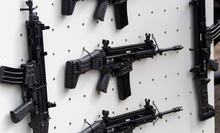 Policiais equipados: forças especiais de segurança do Paraná recebem 1,5 mil fuzis