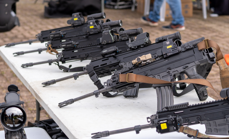 Policiais equipados: forças especiais de segurança do Paraná recebem 1,5 mil fuzis