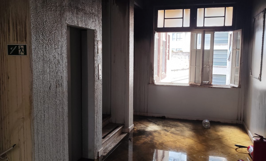 Incêndio em prédio no centro de Curitiba