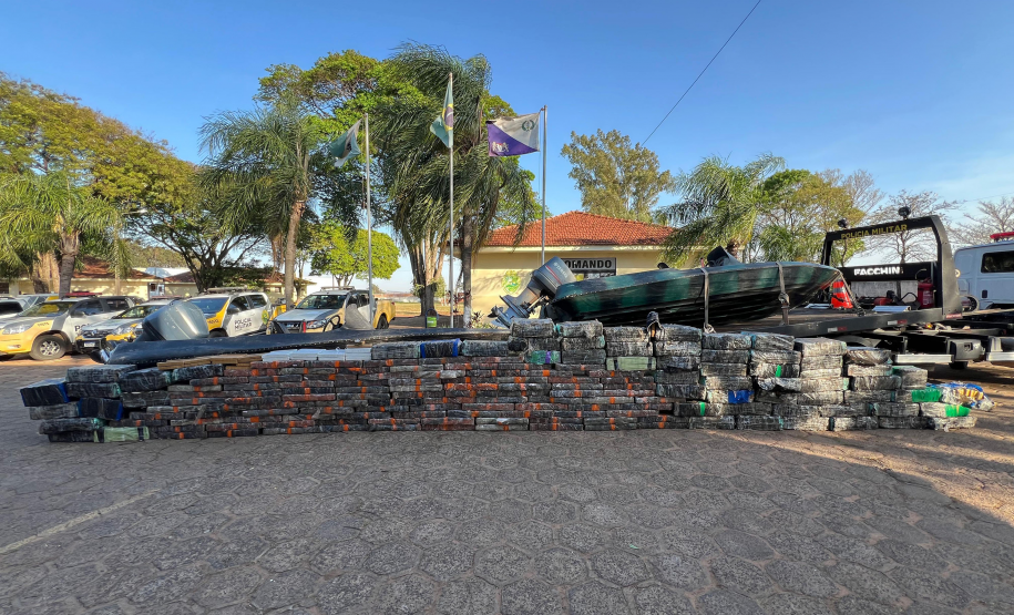 Paraná apreende 2 toneladas de maconha dentro de lanchas com destino a portos clandestinos