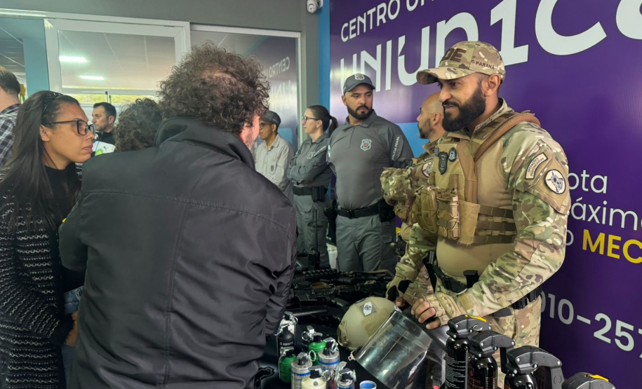Polícia Penal do Paraná aproxima crianças da segurança pública ao participar de exposição escolar em Cascavel