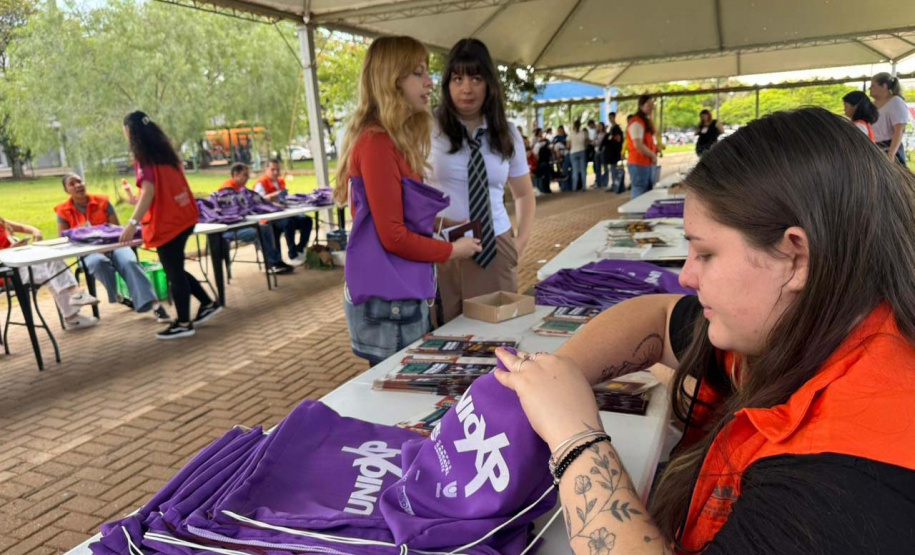 Mais de 5 mil sacochilas produzidas no sistema prisional são entregues na UnioXP