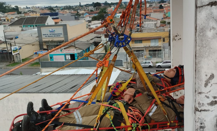 Corpo de Bombeiros forma 21 integrantes para atuar com resgate nas alturas