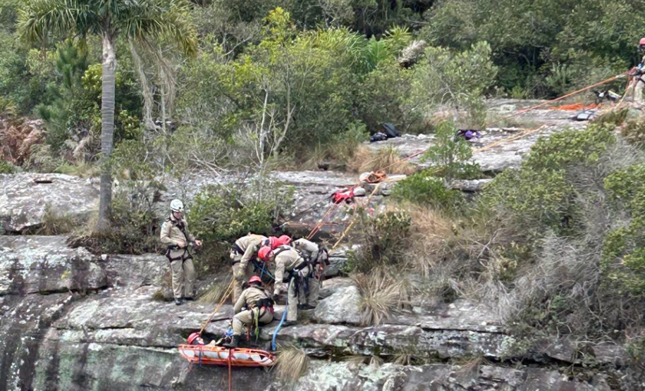 Corpo de Bombeiros forma 21 integrantes para atuar com resgate nas alturas