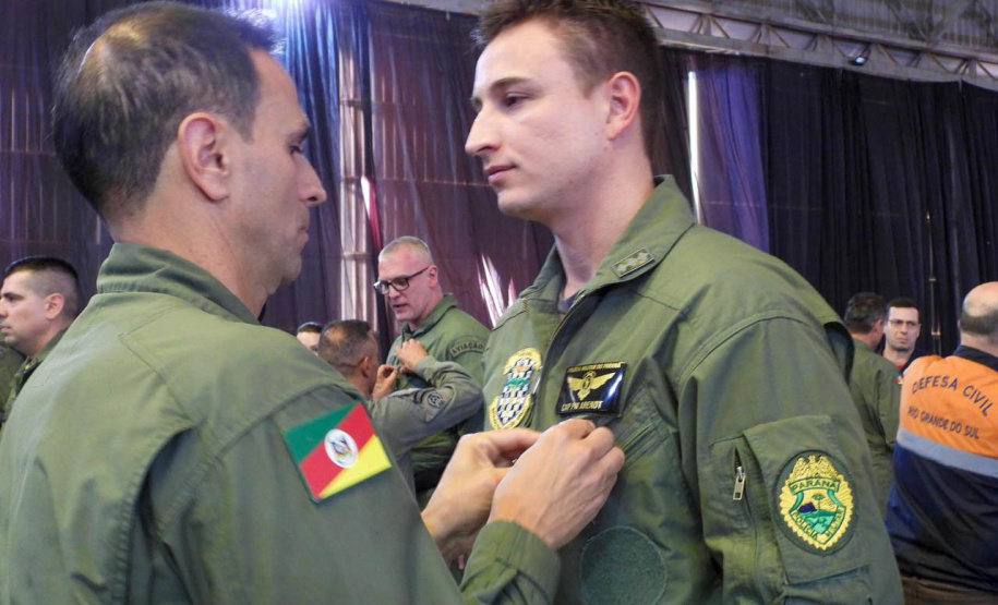 Militares do Paraná recebem medalhas por salvamentos no Rio Grande do Sul em 2024