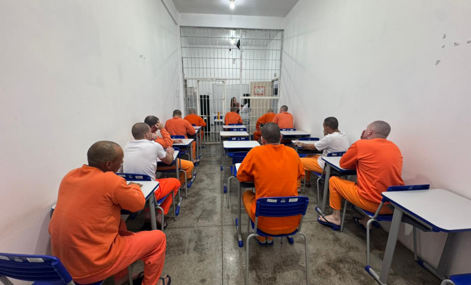 Custodiados do sistema prisional realizam provas do Encceja PPL em todo o Paraná