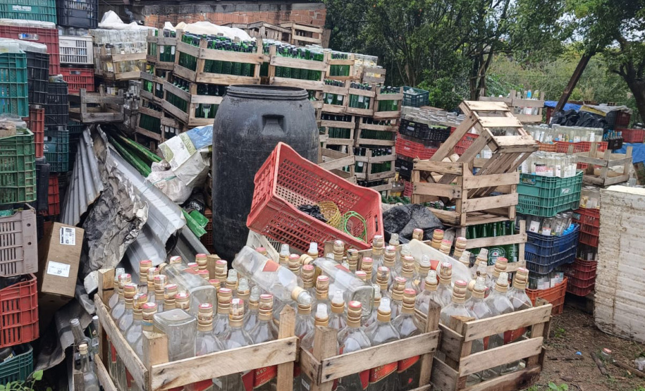 PCPR destrói 300 mil garrafas em operação contra bebidas irregulares em Curitiba e RMC
