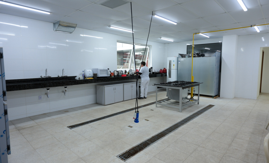 Governo do Paraná inaugura Escola Superior de Bombeiro Militar e entrega 64 novas viaturas na comemoração dos 113 anos da corporação