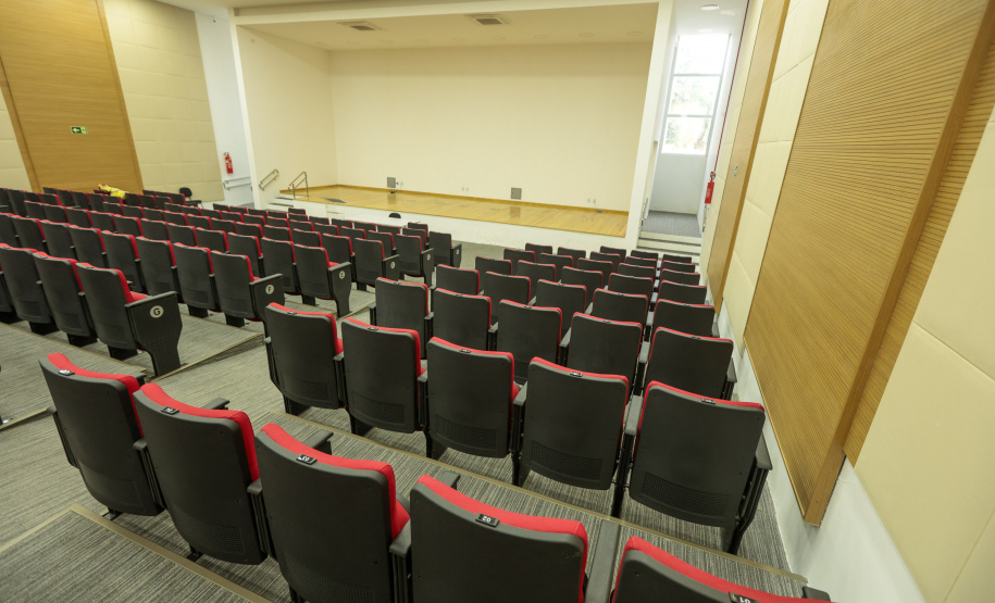 Governo do Paraná inaugura Escola Superior de Bombeiro Militar e entrega 64 novas viaturas na comemoração dos 113 anos da corporação