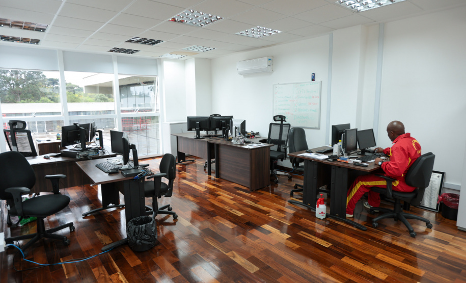 Governo do Paraná inaugura Escola Superior de Bombeiro Militar e entrega 64 novas viaturas na comemoração dos 113 anos da corporação