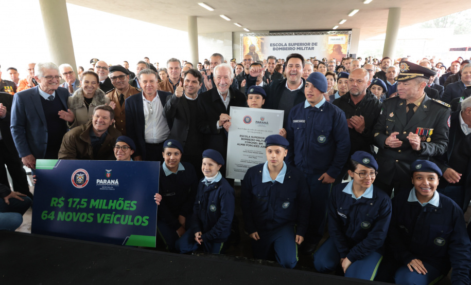 Governo do Paraná inaugura Escola Superior de Bombeiro Militar e entrega 64 novas viaturas na comemoração dos 113 anos da corporação